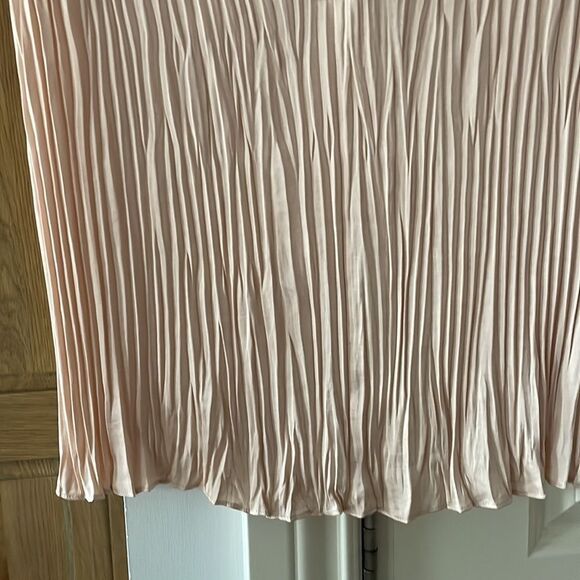 🎀 Vince. Crushed sleeveless double v neck blouse in French rose new - Picture 4 of 13